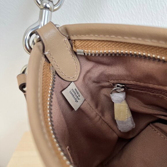 Coach Logo-Lettering Canvas Shoulder Bag - Picture 9 of 9